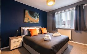 3 Bed Apartment - Perfect For Contractors Near Liverpool Airport