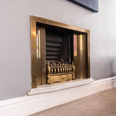 3 Bed Apartment - Perfect For Contractors Near Liverpool Airport Hale  Exterior photo