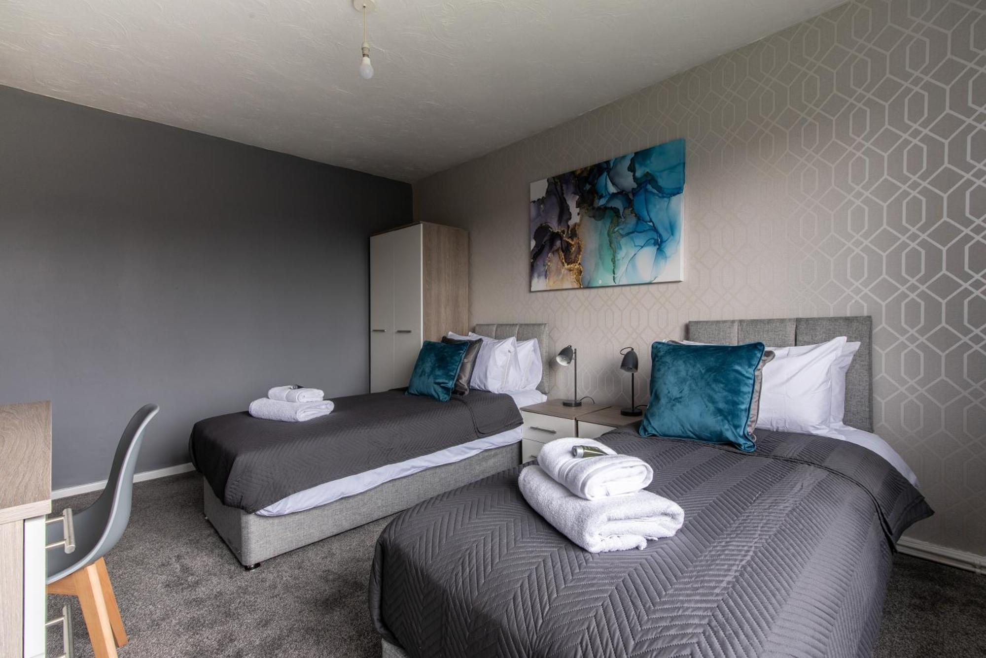 3 Bed Apartment - Perfect For Contractors Near Liverpool Airport Hale  Exterior photo