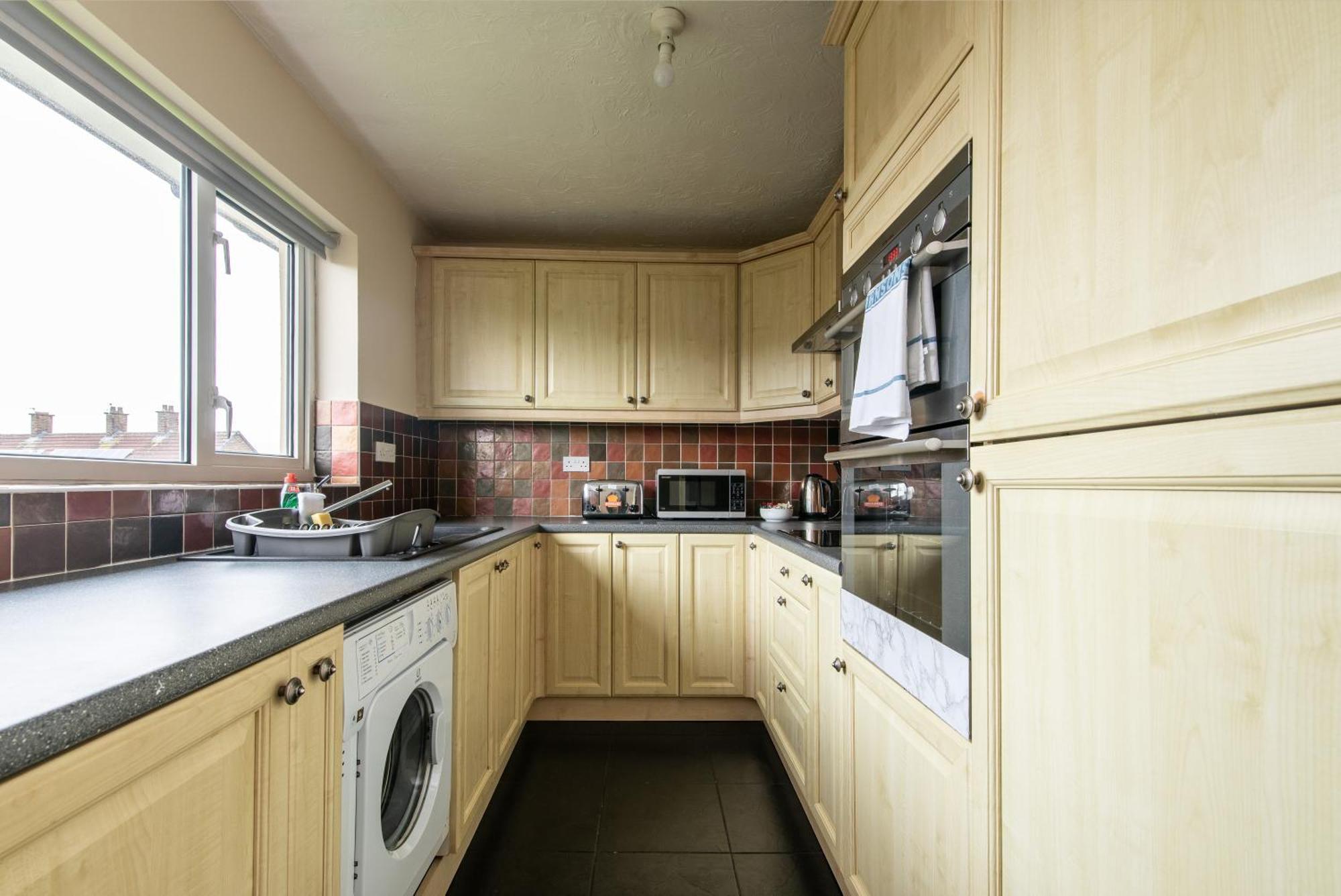 3 Bed Apartment - Perfect For Contractors Near Liverpool Airport Hale  Exterior photo